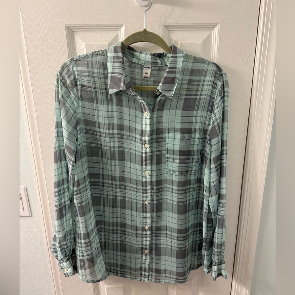 Worn once. Old navy women’s top. Size large.